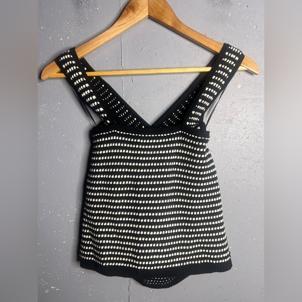 Ann Taylor Women's Black and White Knit Top.  Size M